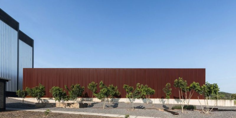 طراحی کارخانه غلات در مکزیک با یادمانی برای موسس آن / شرکت معماری Atelier Ars