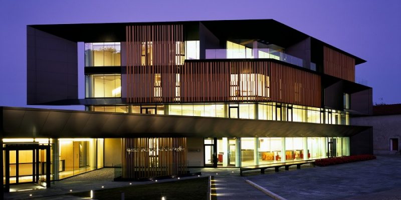 طراحی ساختمان بانک Nuova Sede Banca Credito Cooperativo di Caraglio / معماری Kuadra