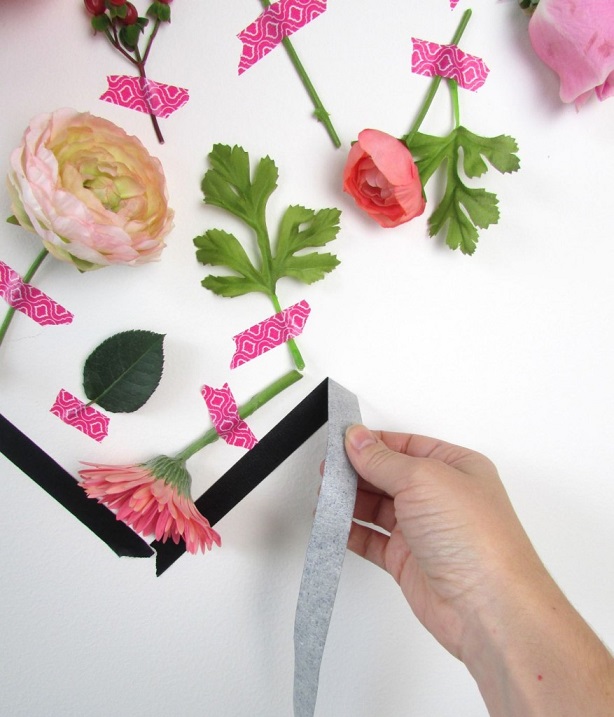 سایت پویانو-هنر دیواری با استفاد از گل، ویژه روز ولنتاین