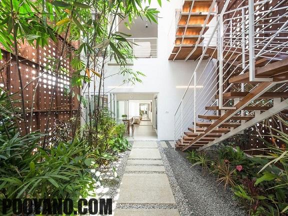 سایت پویانو-خانه مجلل با یک آتریوم باغ دار
