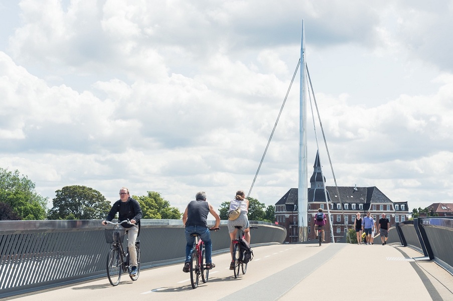 پل عابر پیاده و دوچرخه سواری در دانمارک