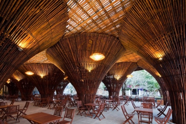 طراحی کافه با سازه بامبو