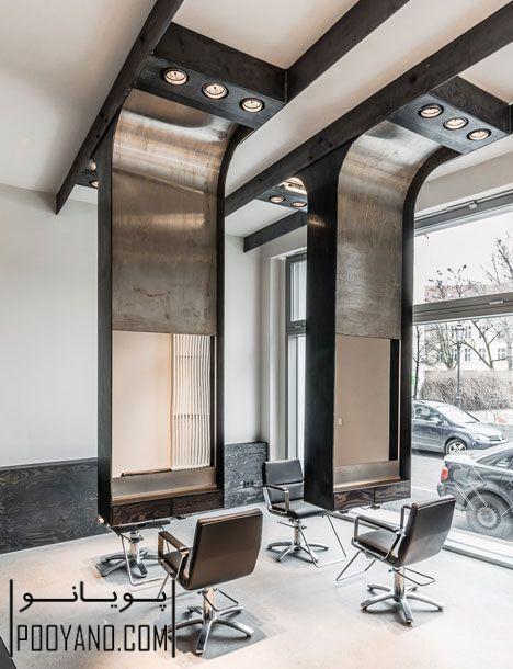 سالن زیبایی با آینه ای در امتداد ابزار سقف