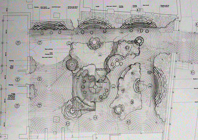 05 طراحی باغچه گالری ؛ ترکیب دایره های آجری چرخان در طراحی باغچه گالری جنوب لندن ؛ بازسازی باغچه ؛ طراحی محوطه