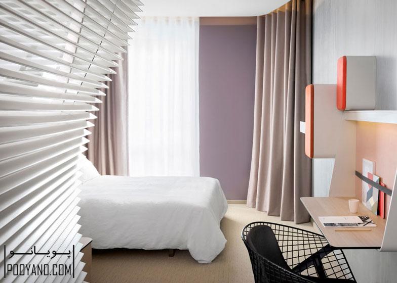 طراحی اتاق هتل اوکو طراحی حمام و سرویس مخفی هتل در پشت دیوار پرده‌ ای