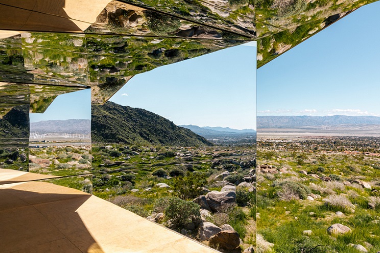 طراحی کانکس آینه ای در صحرای کالیفرنیای جنوبی / دیزاینر Doug Aitken ؛ طراحی کیوسک