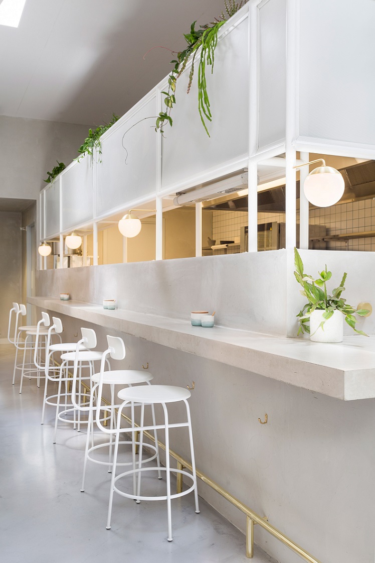 طراحی داخلی کافه به سبک طراحی اغذیه فروشی یونانی