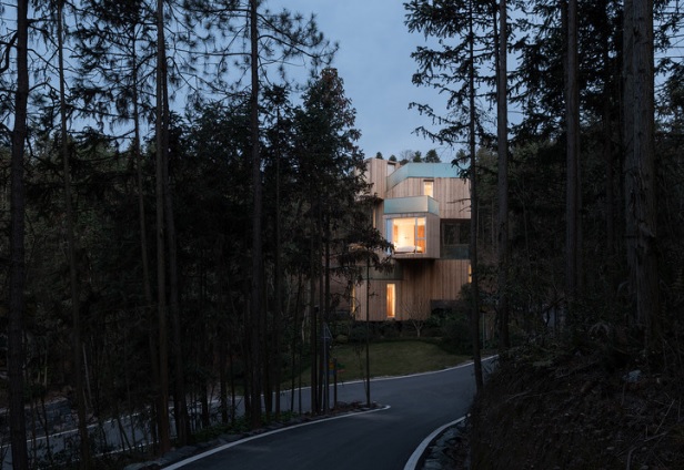 طراحی خانه درختی کوهستان