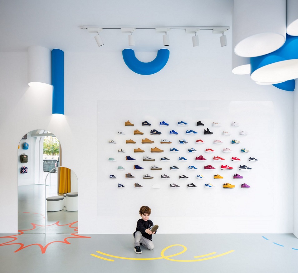 طراحی مغازه کفش‌  کودک