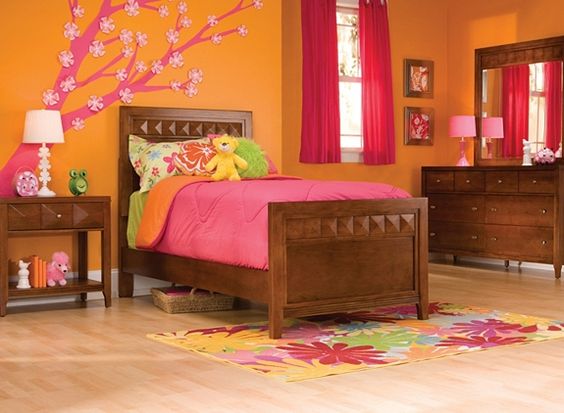 رنگ نارنجی می توانید به راحتی در اتاق کودکانی که کمی درون گرا
