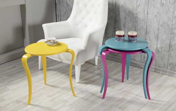 انتخاب رنگ میز ها را بر اساس رنگی که در دکوراسیون محیط به کار