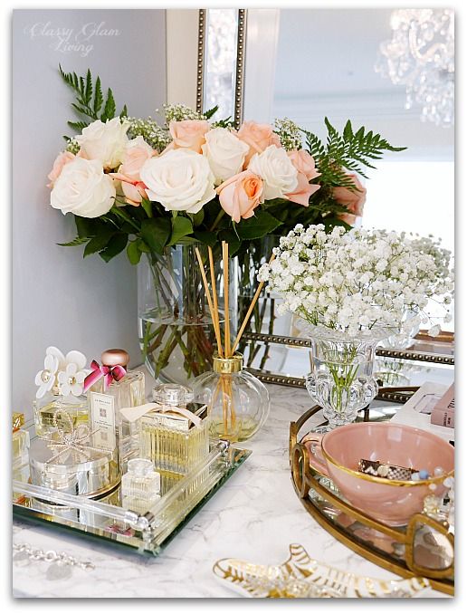 میز آرایش نیز می تواند پذیرای گلدان های کوچک دکور