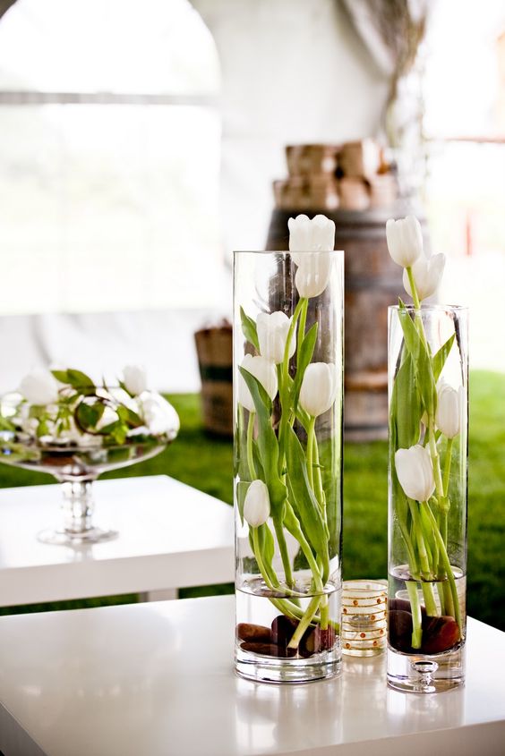 گلدان های بلوری همیشه جایگاه خودشان را به عنوان تعریفی از گلدان در دیزاین داخلی
