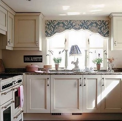 انتخاب پرده مناسب برای پنجره ای که نور و روشنایی آشپزخانه