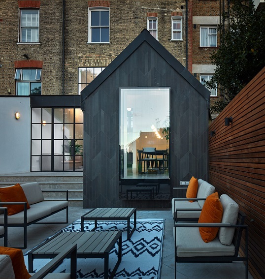 نوسازی خانه در لندن با مصالح ساده