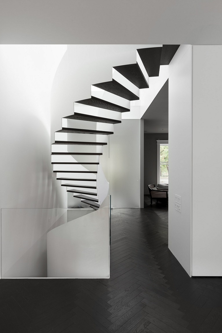 طراحی داخلی خانه‌ با رنگ سیاه و سفید
