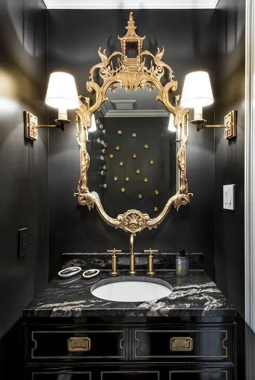 آینه های مجلل با قاب های طلایی یا نقره ای