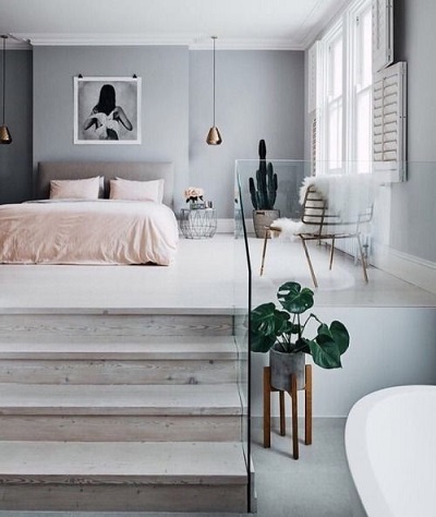 با استفاده از یک پلکان کوچک، تخت خواب خود را کمی ارتفاع دهید و آن را بالاتر از کف اتاق قرار دهید.