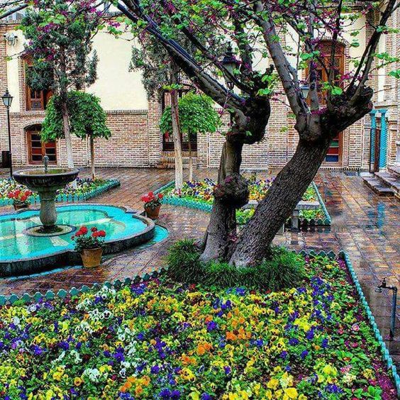 حیاط ایرانی تداعی کننده بهشت در ذهن ساکنین خانه 