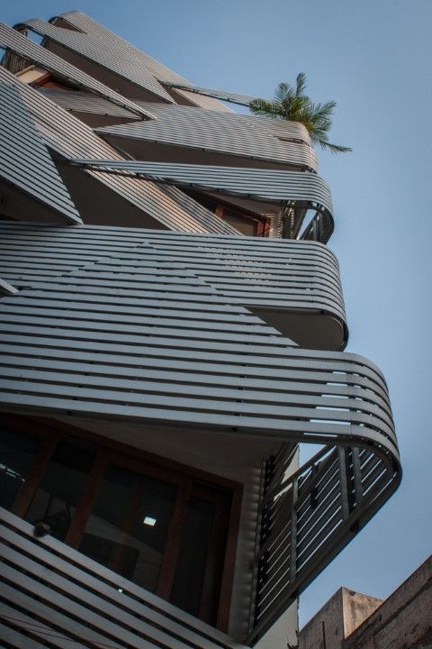 نمای فلزی ساختمان