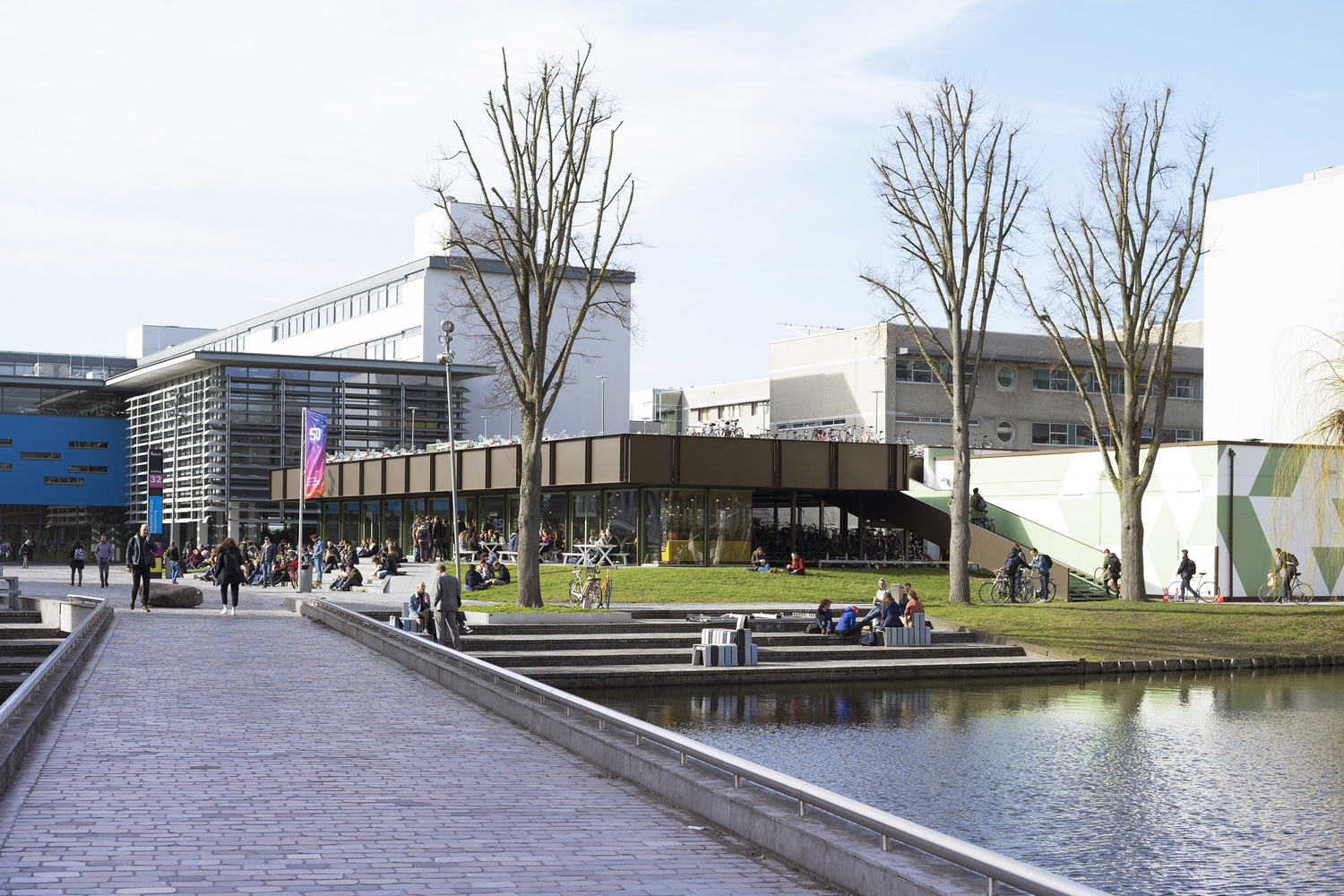 این پارکینگ که در کمپ TU Delft قرار دارد، 2100 دوچرخه را در خود جای داده