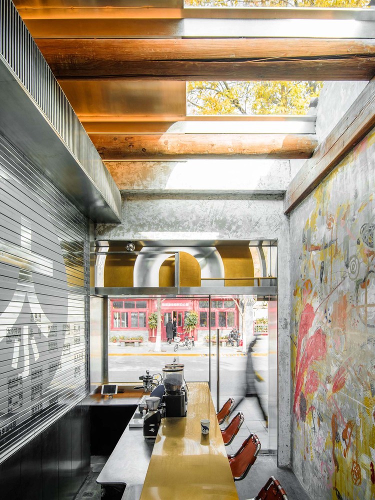 تیم طراحی designRESERVE با درک فلسفه و ریشه های BigSmall در فرهنگ شهری، قصد این را داشته که یک جور پنهانگاه برای هنر خیابانی بیجینگ ایجاد کند.