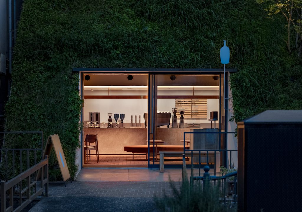 طراحی کافه قهوه بطری آبی شیرویا / گروه معماری کیجی آشیزاوا